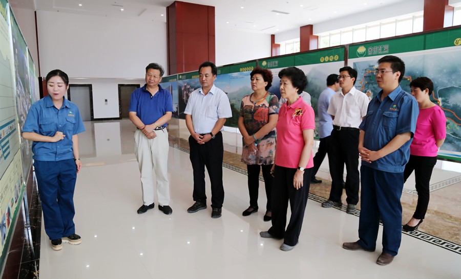 1-2015年8月，全國(guó)政協(xié)副主席、中國(guó)科學(xué)院院士王志珍一行蒞臨金徽股份調(diào)研。.jpg